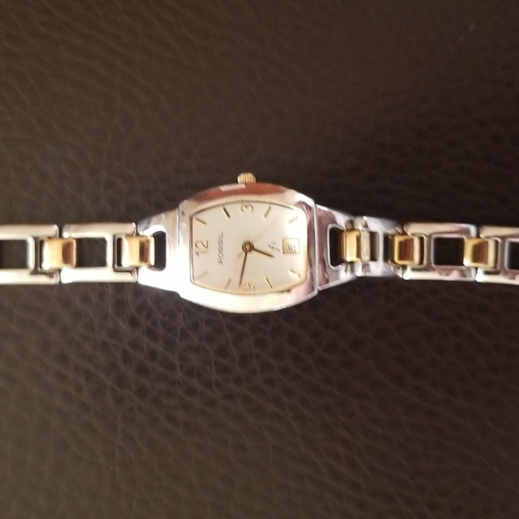 Women's Fossil two tone wrist watch - Picture 3 of 8